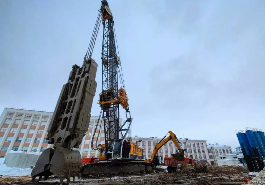 Непредусмотренные инженерные сети выявили при строительстве метро на площади Свободы