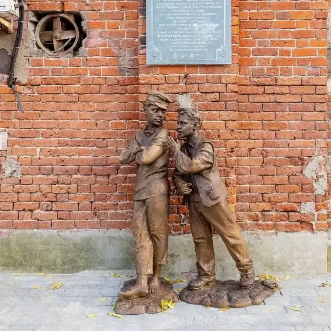 На улице Кожевенной в Нижнем Новгороде установили скульптуры из пьес Горького