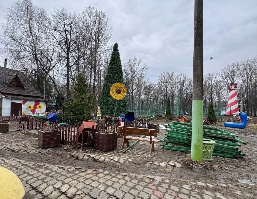 Аттракционы начали демонтировать в парке имени 1 Мая в Нижнем Новгороде
