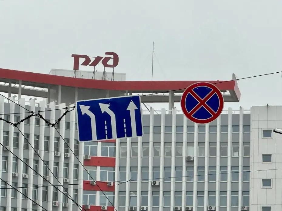 Полосу добавили для поворота рядом с перекрестком проспекта Ленина и ул. Октябрьской Революции