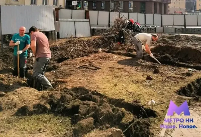 На площади Свободы началось возведение электроподстанции для метро